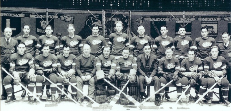 The 1936 Detroit Red Wings posing for a team photo