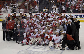 The 2008 Detroit Red Wings posing for a team photo